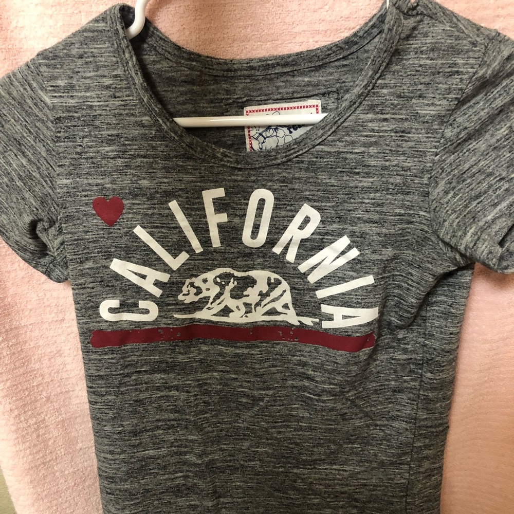 Cute gray California shirt with bear artwork
